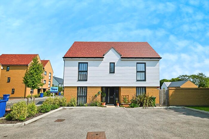 3 Bedroom End Of Terrace House For Sale In Breeze Meadow, Faversham, ME13