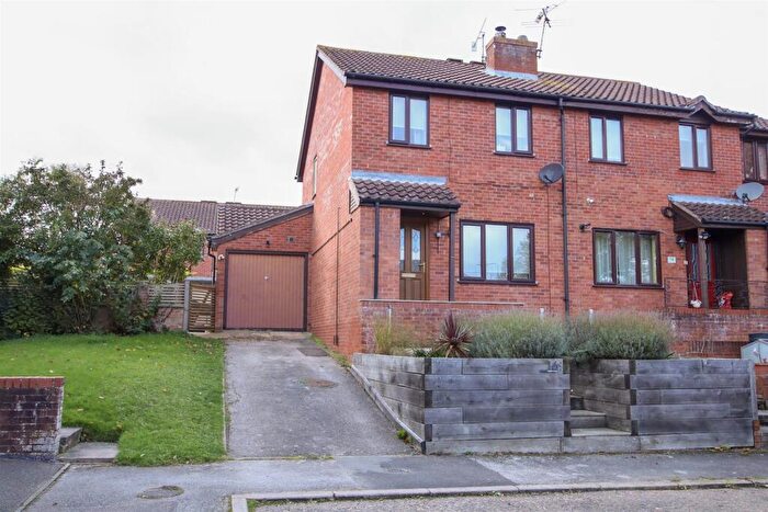 3 Bedroom Semi-Detached House For Sale In Surrey Close, Framlingham, IP13