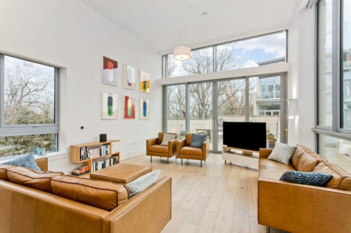 2 Bedroom Flat For Sale In / Donaldson Crescent, Wester Coates, Edinburgh, EH12