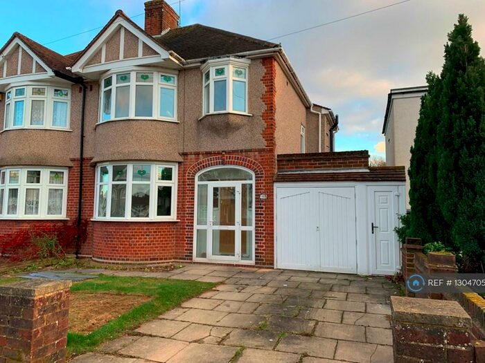 4 Bedroom Semi-Detached House To Rent In Bolton Road, Chessington, KT9