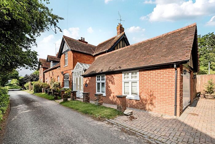 4 Bedroom Semi-Detached House For Sale In Tape Lane, Hurst, Reading, Berkshire, RG10