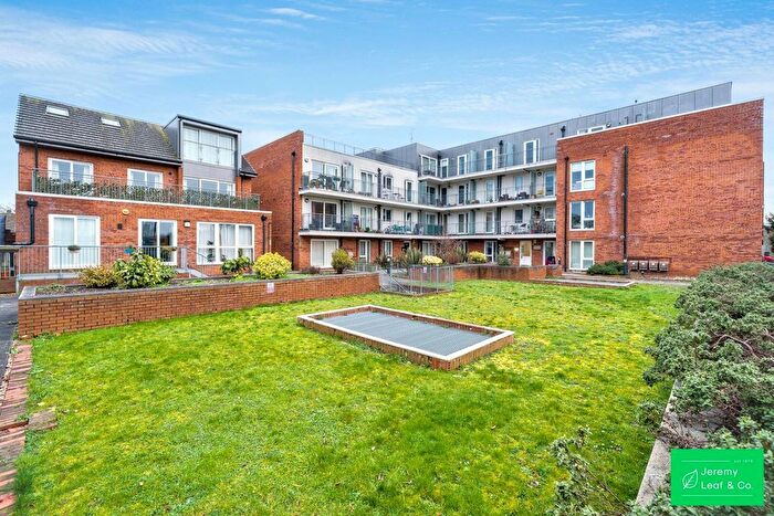 2 Bedroom Flat For Sale In Lankaster Gardens, N2