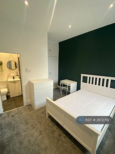 5 Bedroom Flat To Rent In Roslin Terrace, Aberdeen, AB24