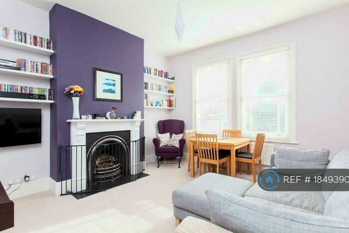 3 Bedroom Flat To Rent In Elmcourt Road, London, SE27