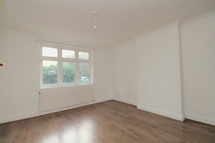 3 Bedroom Flat To Rent In South Eden Park Road, Beckenham, Kent, BR3