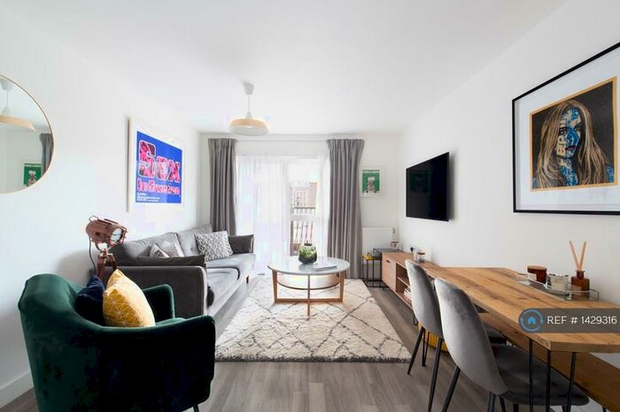 2 Bedroom Flat To Rent In Adenmore Road, London, SE6