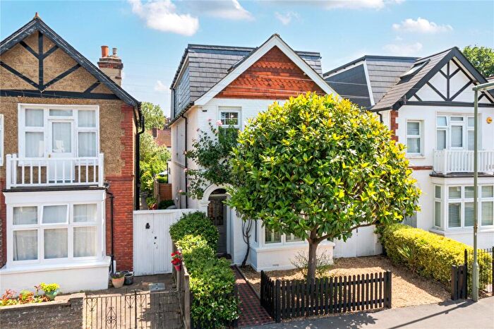 5 Bedroom Detached House For Sale In Kings Road, Walton-On-Thames, KT12