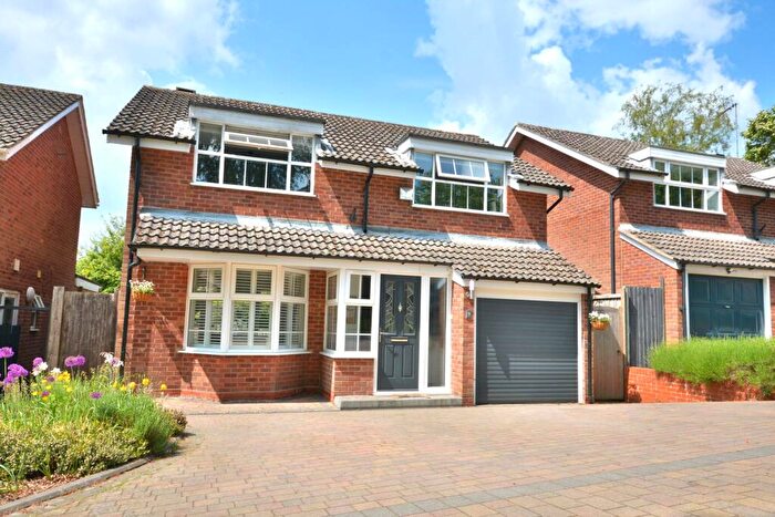 4 Bedroom Detached House For Sale In Hazelwood Close, Dunchurch, CV22