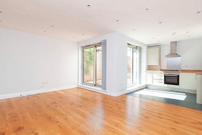 1 Bedroom Mews To Rent In Brownswood Road, London, N4