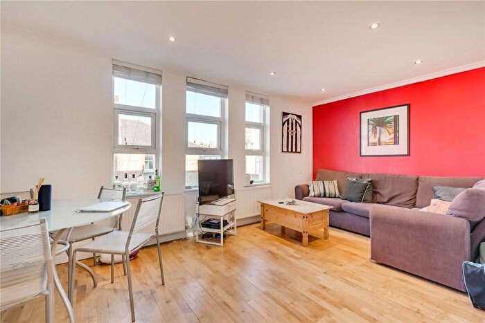 2 Bedroom Flat To Rent In Landor Road, London, SW9