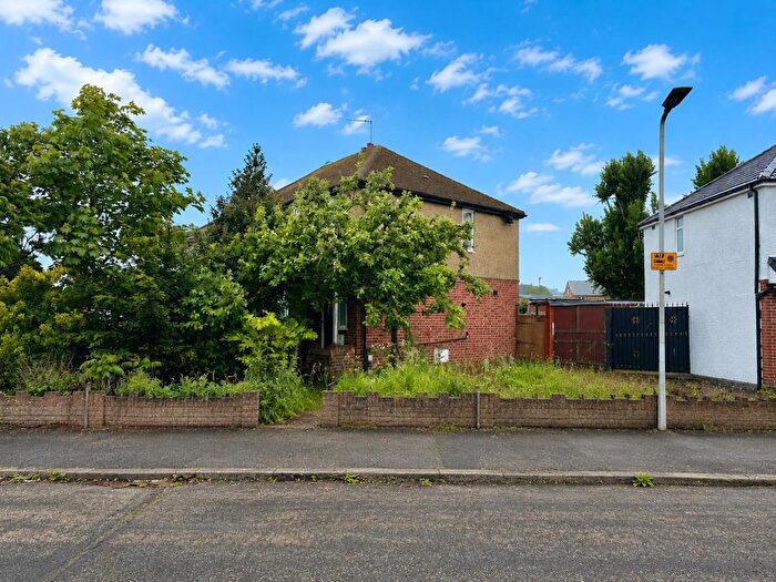 3 Bedroom Semi-Detached House For Sale In Rostrevor Gardens, Hayes, UB3