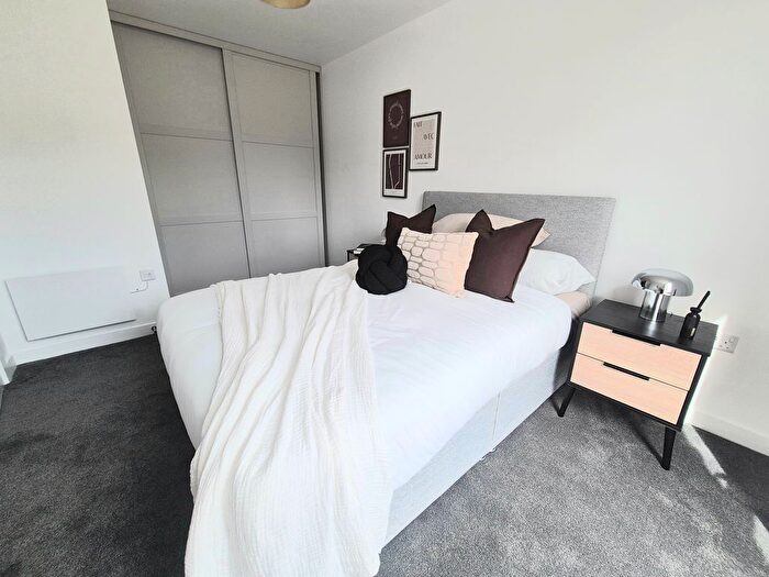 1 Bedroom Flat To Rent In Cow Green, Halifax, HX1