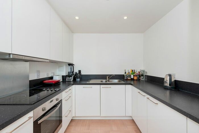 2 Bedroom Flat To Rent In Putney Hill, London, SW15