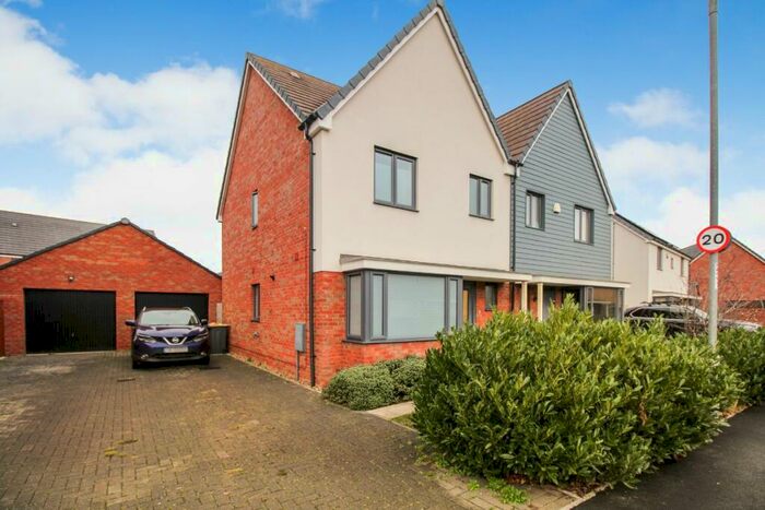 3 Bedroom Semi-Detached House To Rent In Ashpole Avenue, Wootton, Bedford, MK43