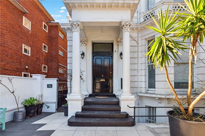 3 Bedroom Flat To Rent In Holland Road, Kensington, London, W14