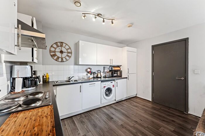 1 Bedroom Flat For Sale In Hardwicks Square, London, SW18