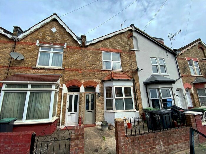 2 Bedroom Terraced House To Rent In Richmond Road, London, N11