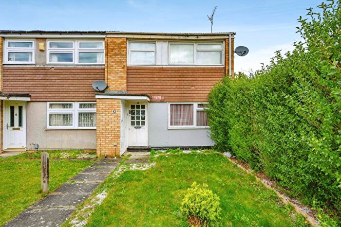 3 Bedroom End Of Terrace House For Sale In Waleys Close, Luton, Bedfordshire, LU3