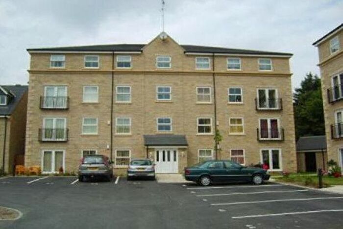 2 Bedroom Flat To Rent In Winding Rise, Brighouse, HD6