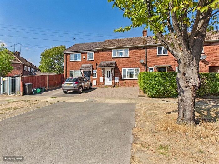 2 Bedroom Terraced House For Sale In Royal Avenue, Calcot, RG31