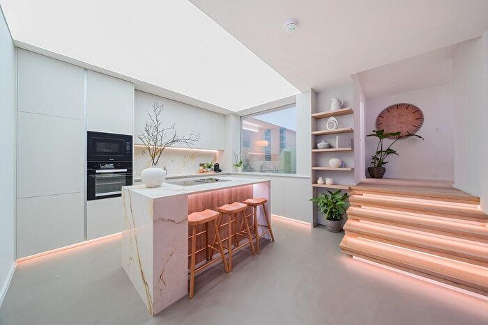 2 Bedroom Flat For Sale In Vinery Way, London, W6