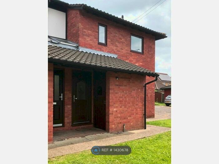 1 Bedroom Flat To Rent In Mallow Gardens, Billericay, CM12