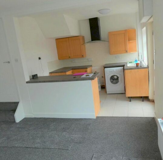 3 Bedroom End Of Terrace House To Rent In Fourth Avenue, Forest Town, Mansfield, NG19