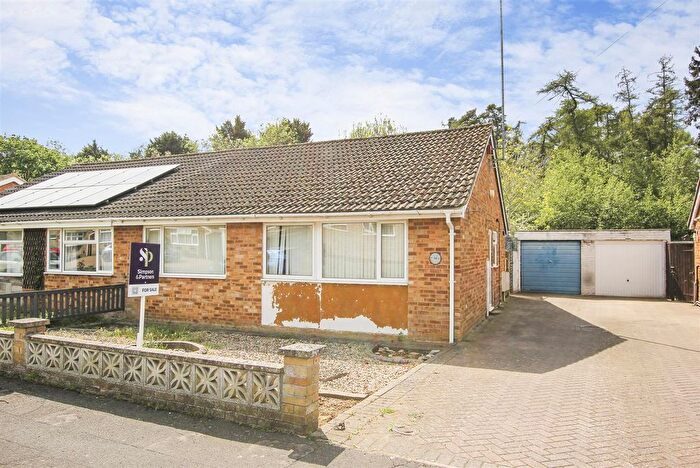 3 Bedroom Semi-Detached Bungalow For Sale In Severn Way, Kettering, NN16