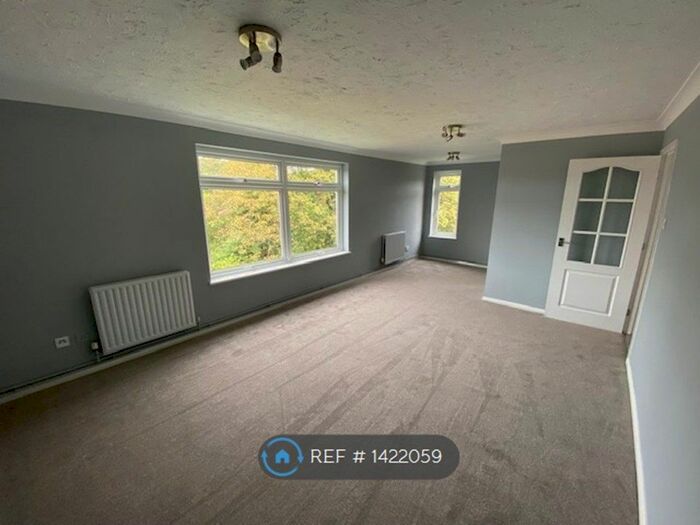 2 Bedroom Flat To Rent In Chantry Court, Frimley, GU16