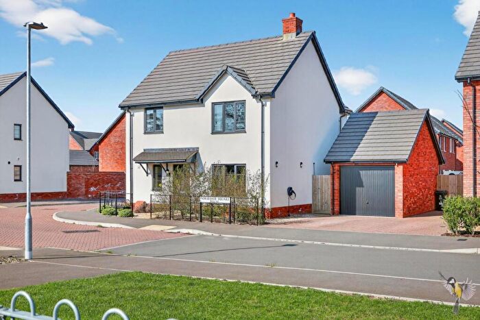 3 Bedroom Detached House For Sale In Horseshoe Square, Blunsdon, Wiltshire, SN26