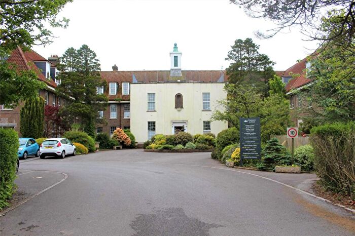 1 Bedroom Flat For Sale In Clyne Common, Swansea, SA3