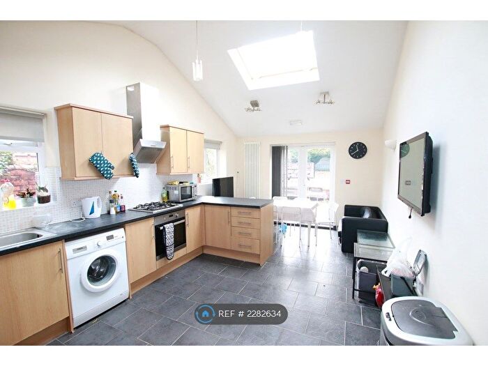 6 Bedroom Semi-Detached House To Rent In Culver Road, Reading, RG6