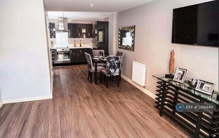 2 Bedroom Flat To Rent In Crown Drive, Romford, RM7