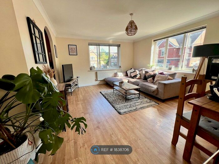 2 Bedroom Flat To Rent In Grange Park, Northampton, NN4