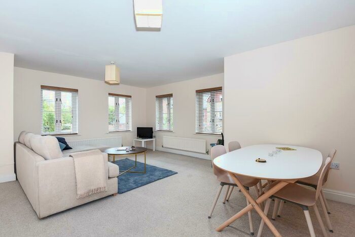 2 Bedroom Apartment To Rent In Ascot, Berkshire, SL5