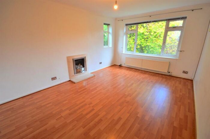 2 Bedroom Apartment To Rent In Brooklands Crescent, Sale, M33