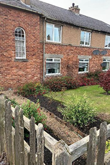3 Bedroom Flat To Rent In The Avenue, Edinburgh, EH23