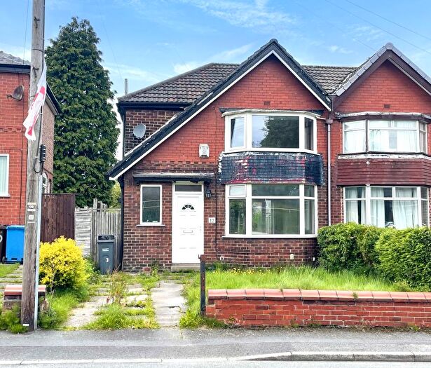 3 Bedroom Semi-Detached House For Sale In Parksway, Manchester, M9