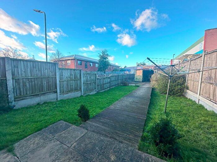 3 Bedroom Town House For Sale In Pearcy Close, Harold Hill, Romford, RM3