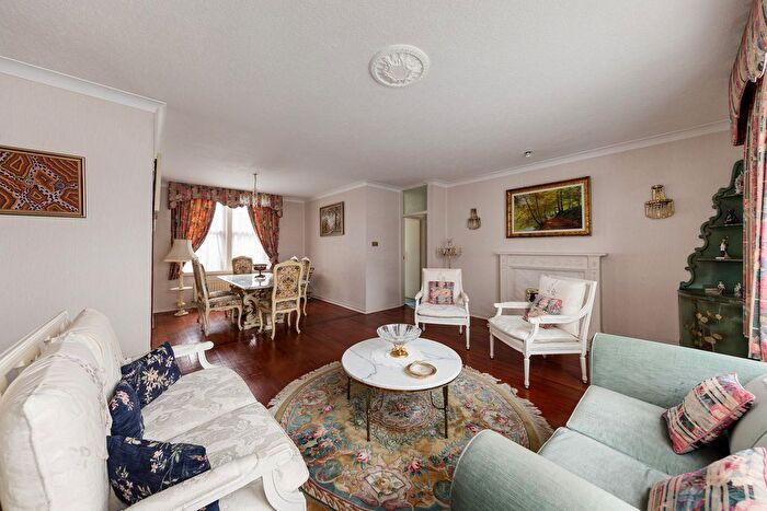 2 Bedroom Flat For Sale In Aran Drive, Stanmore, HA7