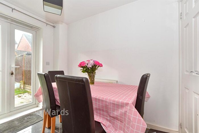 3 Bedroom End Of Terrace House For Sale In Cantium Place, Snodland, Kent, ME6