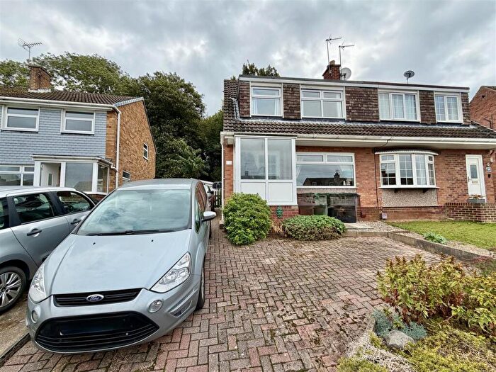 3 Bedroom Semi-Detached House For Sale In Severn Drive, Garforth, Leeds, LS25