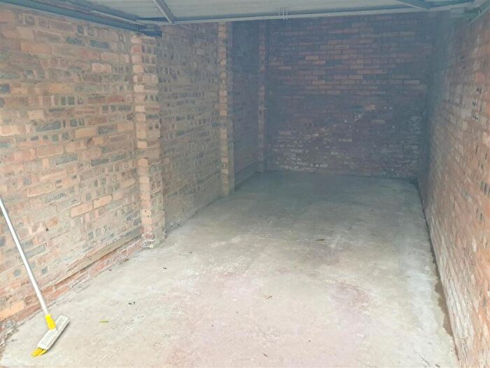 Garage / Parking To Rent In Clarence Gardens, Hyndland, Glasgow, G11