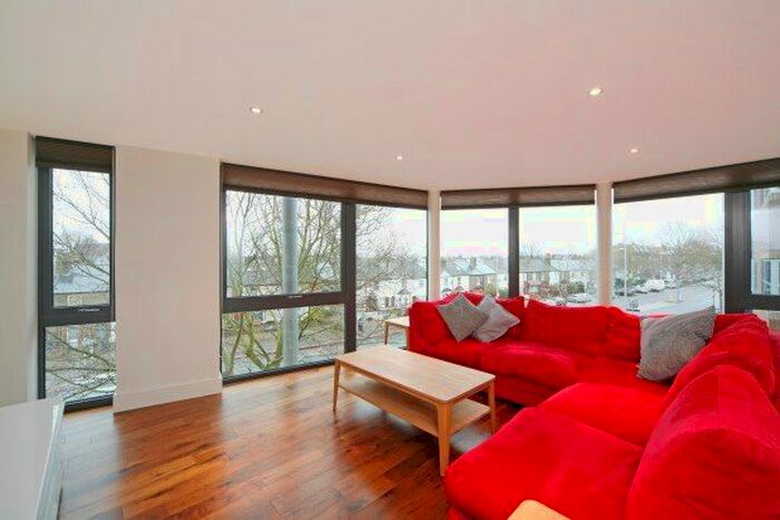 2 Bedroom Flat To Rent In Lower Mortlake Road, Richmond, TW9