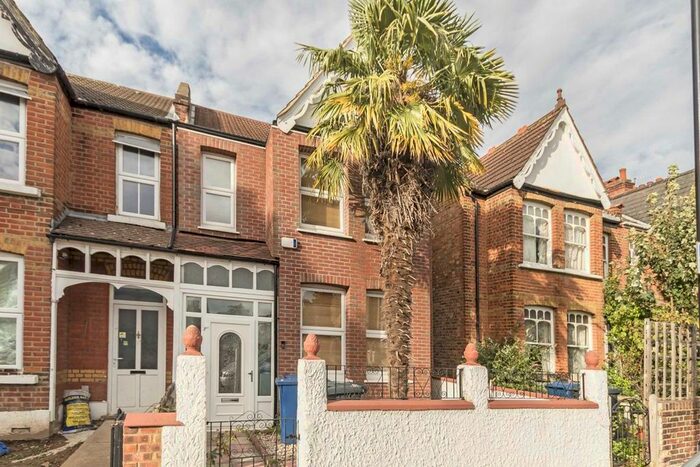 3 Bedroom Property To Rent In Regina Road, London, W13