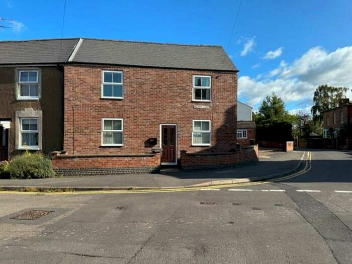 2 Bedroom House To Rent In Delven Lane, Castle Donington, DE74