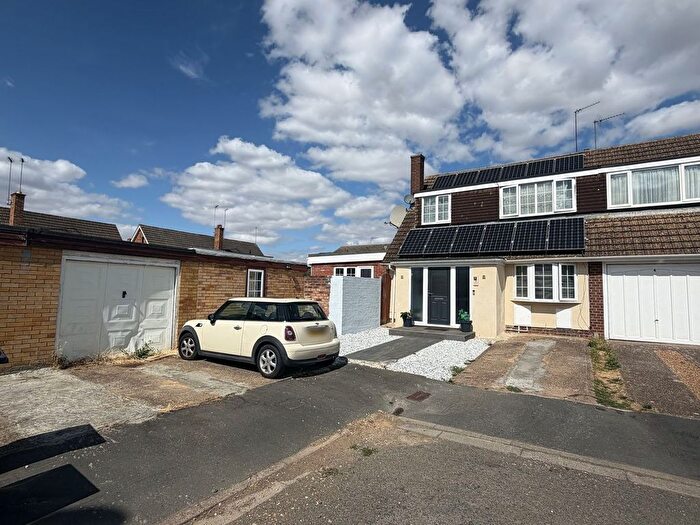 4 Bedroom Semi Detached House For Sale In Bideford Close, Northampton, NN3