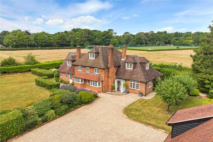 5 Bedroom Detached House For Sale In Bucklebury Alley, Cold Ash, Thatcham, Berkshire, RG18