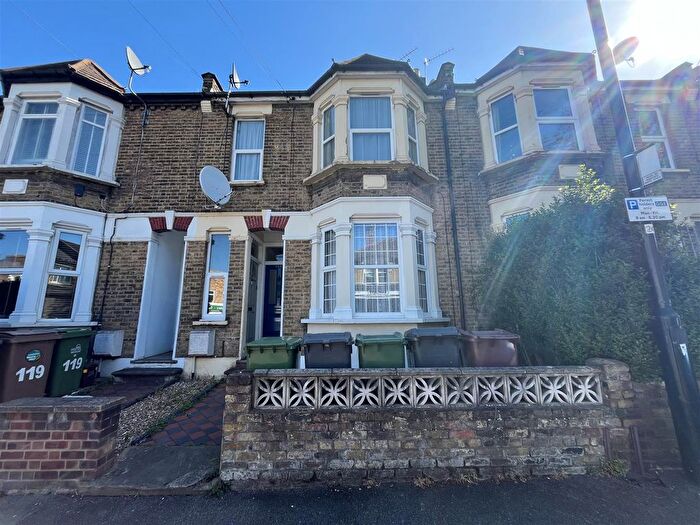 2 Bedroom Flat To Rent In Francis Road, Leyton, London, E10