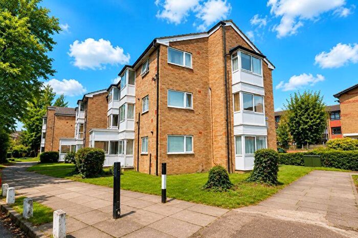 2 Bedroom Flat For Sale In Vincent Road, Luton, LU4